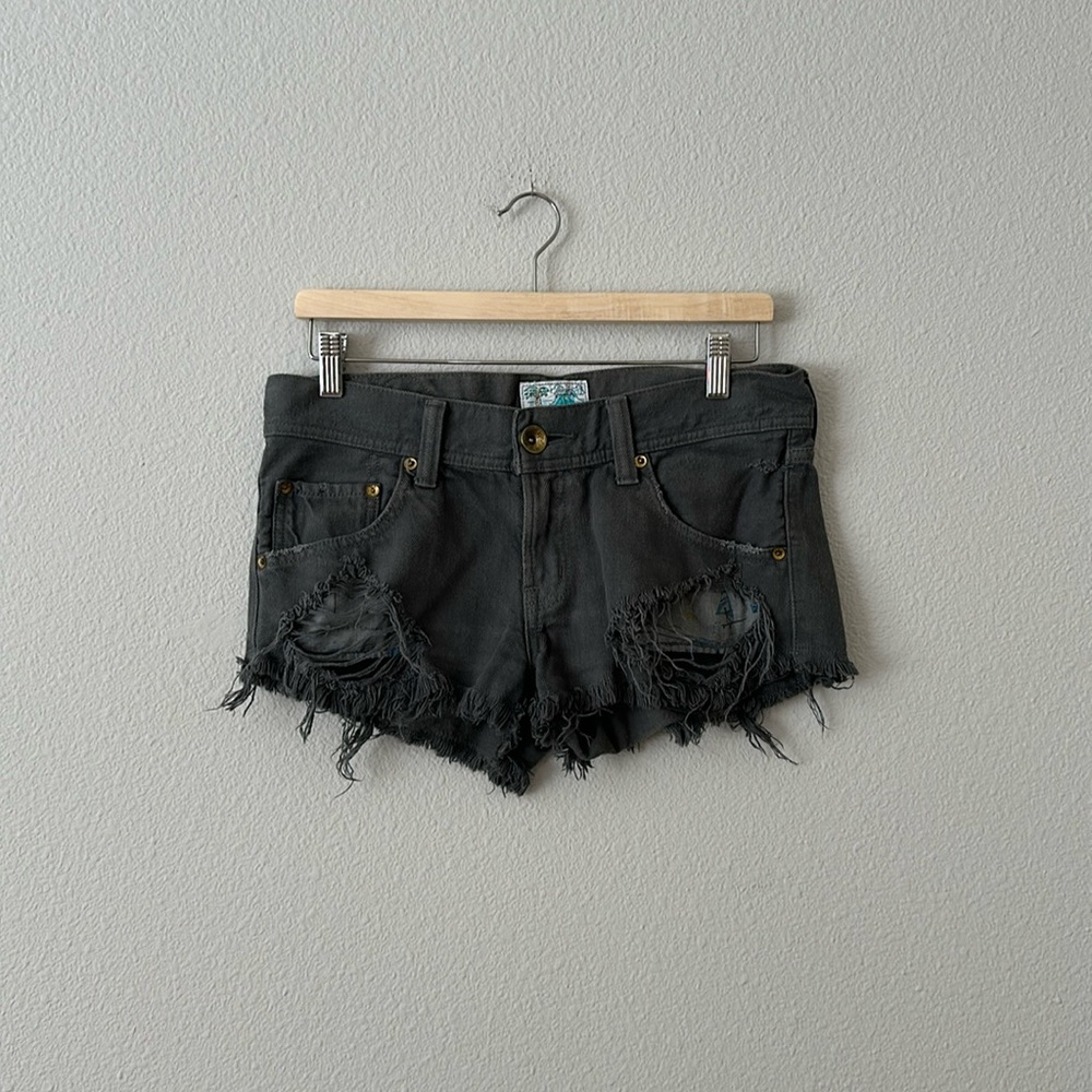 Rodeo crowns mid rise distressed denim shorts size 2 jeans moussy grunge